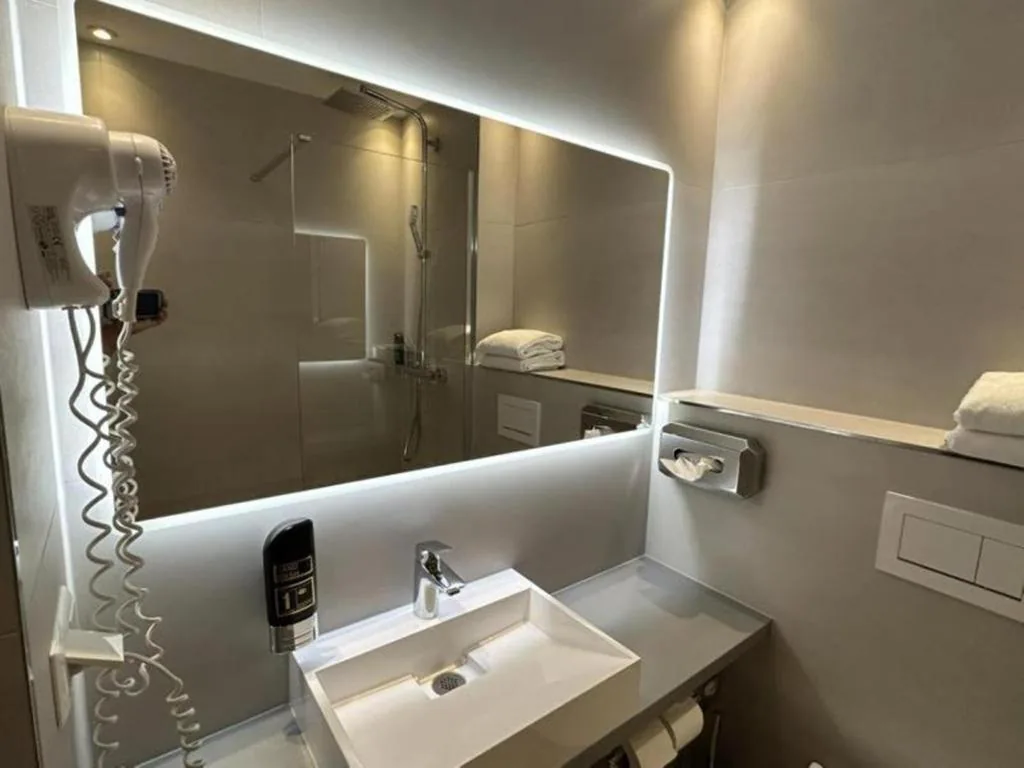 Doppelzimmer — Zi Hotel Karlsruhe